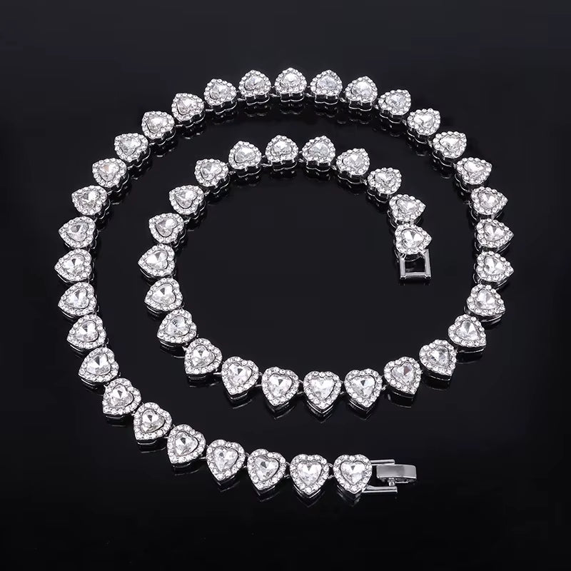 Luxurious and Exquisite Heart-Shaped Diamond-Set Stainless Steel Necklace for Everyday Matching Fashionable Jewelry